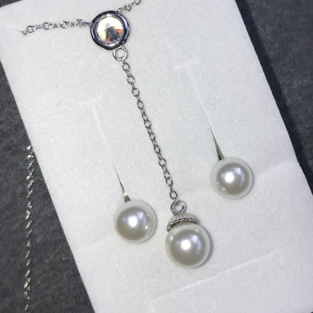 Silver necklace and earrings